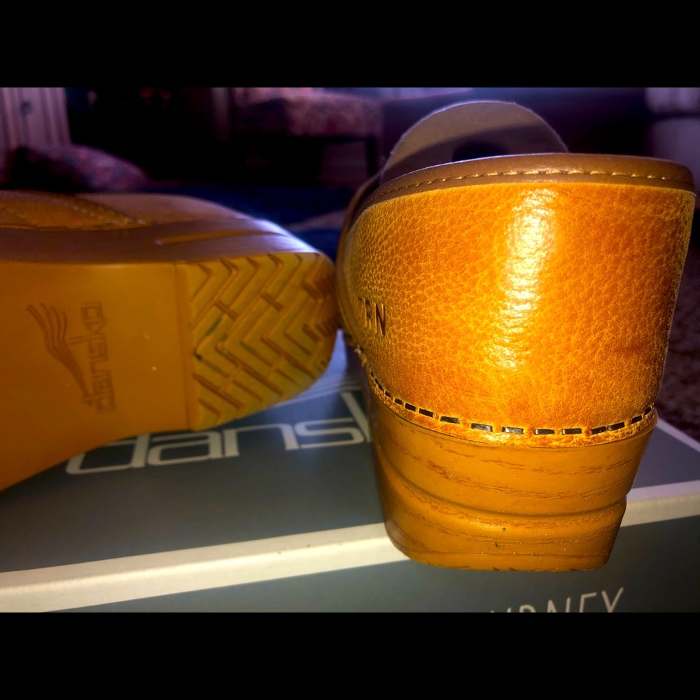 Dansko wide distressed Honey size 39